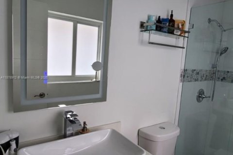 Casa en alquiler en Miami, Florida, 3 dormitorios, 149.76 m2 № 1927784 - foto 10