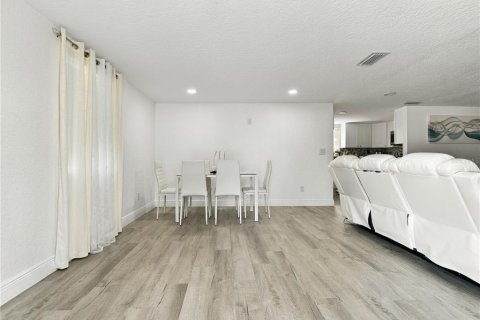 Casa en venta en Tampa, Florida, 3 dormitorios, 98.1 m2 № 2427566 - foto 4