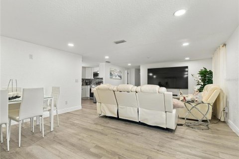 Casa en venta en Tampa, Florida, 3 dormitorios, 98.1 m2 № 2427566 - foto 5