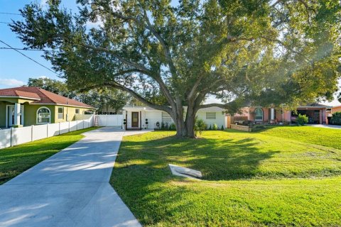 Casa en venta en Tampa, Florida, 3 dormitorios, 98.1 m2 № 2427566 - foto 2