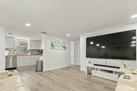 Casa en venta en Tampa, Florida, 3 dormitorios, 98.1 m2 № 2427566 - foto 10