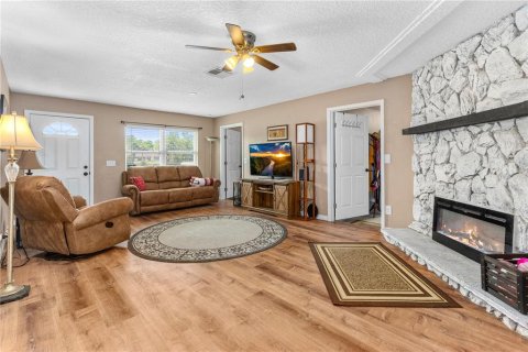 House in Edgewater, Florida 4 bedrooms, 180.6 sq.m. № 1613802 - photo 6