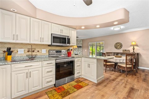 House in Edgewater, Florida 4 bedrooms, 180.6 sq.m. № 1613802 - photo 14