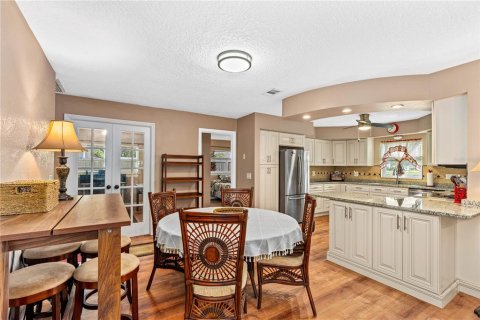 House in Edgewater, Florida 4 bedrooms, 180.6 sq.m. № 1613802 - photo 10