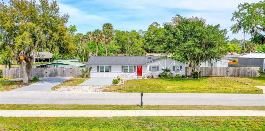 House in Edgewater, Florida 4 bedrooms, 180.6 sq.m. № 1613802