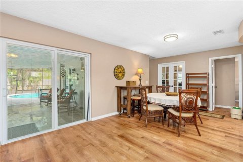 House in Edgewater, Florida 4 bedrooms, 180.6 sq.m. № 1613802 - photo 9