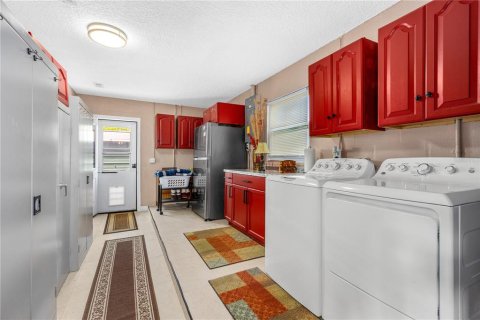 House in Edgewater, Florida 4 bedrooms, 180.6 sq.m. № 1613802 - photo 29