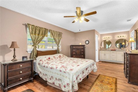 House in Edgewater, Florida 4 bedrooms, 180.6 sq.m. № 1613802 - photo 18