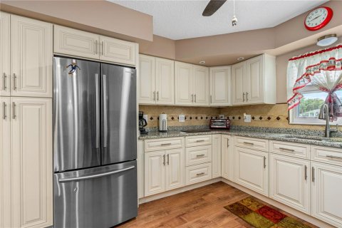 House in Edgewater, Florida 4 bedrooms, 180.6 sq.m. № 1613802 - photo 12