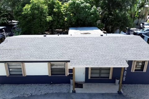 House in Hollywood, Florida 4 bedrooms, 135.64 sq.m. № 1961233 - photo 2