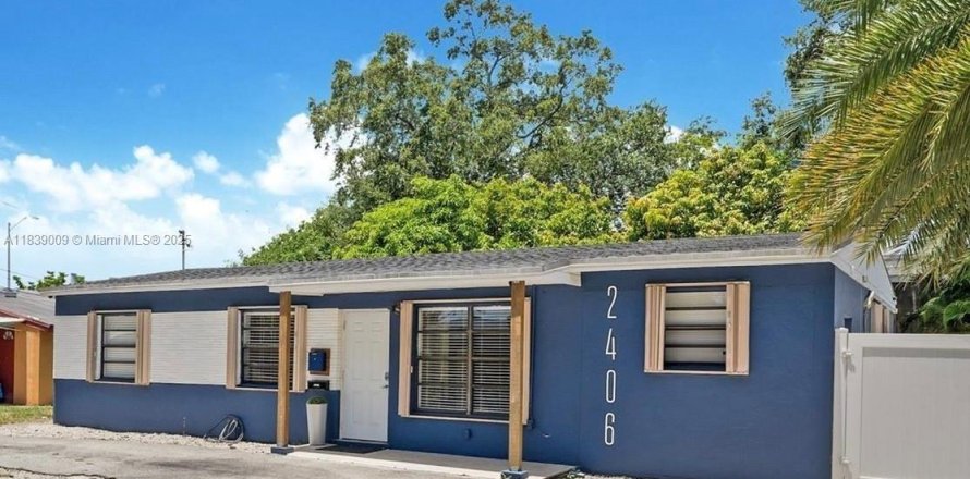 House in Hollywood, Florida 4 bedrooms, 135.64 sq.m. № 1961233