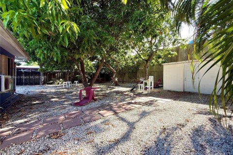 House in Hollywood, Florida 4 bedrooms, 135.64 sq.m. № 1961233 - photo 16