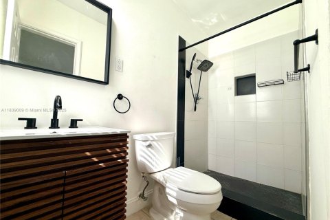 House in Hollywood, Florida 4 bedrooms, 135.64 sq.m. № 1961233 - photo 7