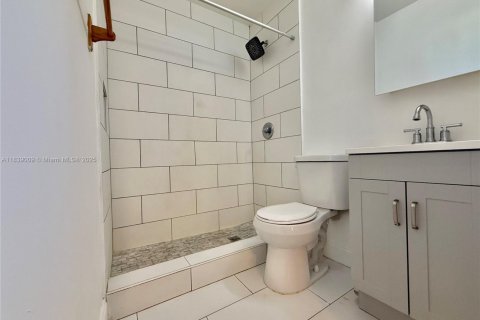 House in Hollywood, Florida 4 bedrooms, 135.64 sq.m. № 1961233 - photo 11