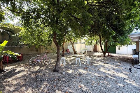 House in Hollywood, Florida 4 bedrooms, 135.64 sq.m. № 1961233 - photo 20