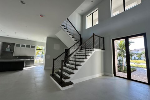 House in Palm Beach Gardens, Florida 5 bedrooms, 560.48 sq.m. № 2261883 - photo 11
