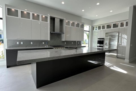 House in Palm Beach Gardens, Florida 5 bedrooms, 560.48 sq.m. № 2261883 - photo 17