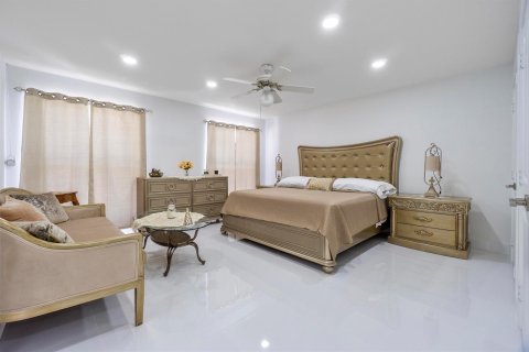 Villa ou maison à louer à Parkland, Floride: 4 chambres, 530.56 m2 № 2178087 - photo 18