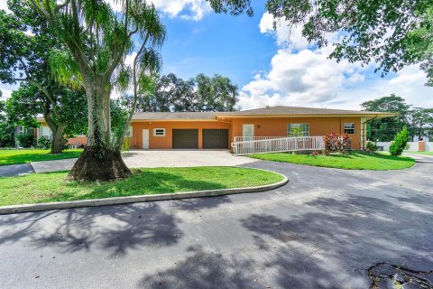 Villa ou maison à louer à Parkland, Floride: 4 chambres, 530.56 m2 № 2178087 - photo 8