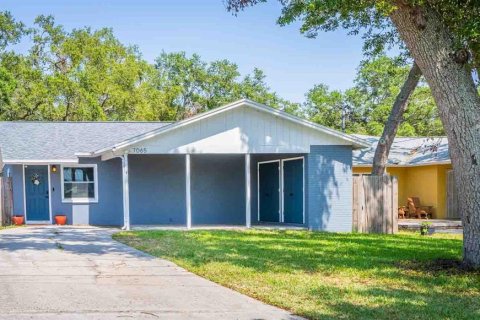 House in Pinellas Park, Florida 2 bedrooms, 107.3 sq.m. № 1767660 - photo 1