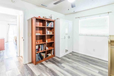 House in Pinellas Park, Florida 2 bedrooms, 107.3 sq.m. № 1767660 - photo 25