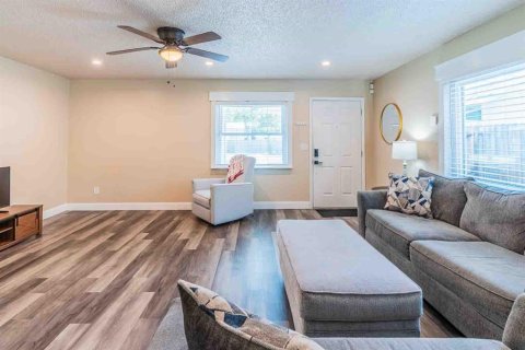 House in Pinellas Park, Florida 2 bedrooms, 107.3 sq.m. № 1767660 - photo 13