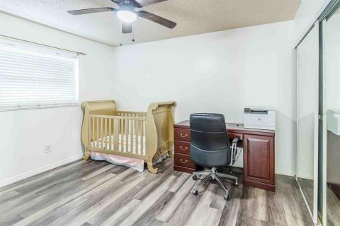 House in Pinellas Park, Florida 2 bedrooms, 107.3 sq.m. № 1767660 - photo 24