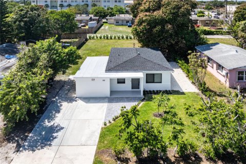 House in Delray Beach, Florida 3 bedrooms, 100.15 sq.m. № 2057393 - photo 23