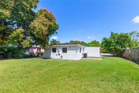 House in Delray Beach, Florida 3 bedrooms, 100.15 sq.m. № 2057393 - photo 21