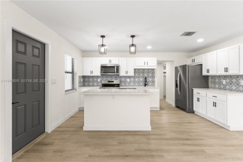 House in Delray Beach, Florida 3 bedrooms, 100.15 sq.m. № 2057393 - photo 11