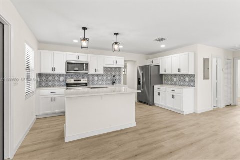 House in Delray Beach, Florida 3 bedrooms, 100.15 sq.m. № 2057393 - photo 12