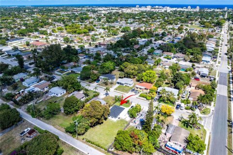 House in Delray Beach, Florida 3 bedrooms, 100.15 sq.m. № 2057393 - photo 29