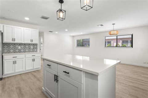 House in Delray Beach, Florida 3 bedrooms, 100.15 sq.m. № 2057393 - photo 13