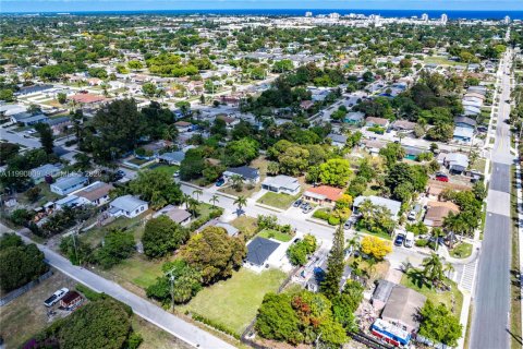 House in Delray Beach, Florida 3 bedrooms, 100.15 sq.m. № 2057393 - photo 30