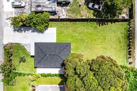 House in Delray Beach, Florida 3 bedrooms, 100.15 sq.m. № 2057393 - photo 25