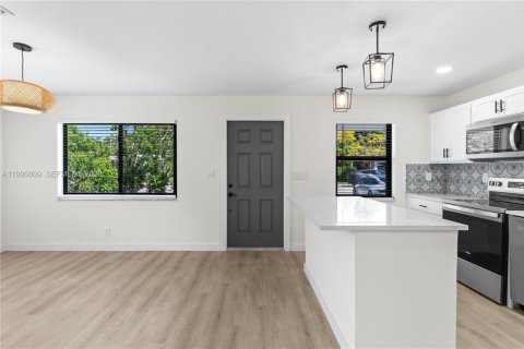 House in Delray Beach, Florida 3 bedrooms, 100.15 sq.m. № 2057393 - photo 6