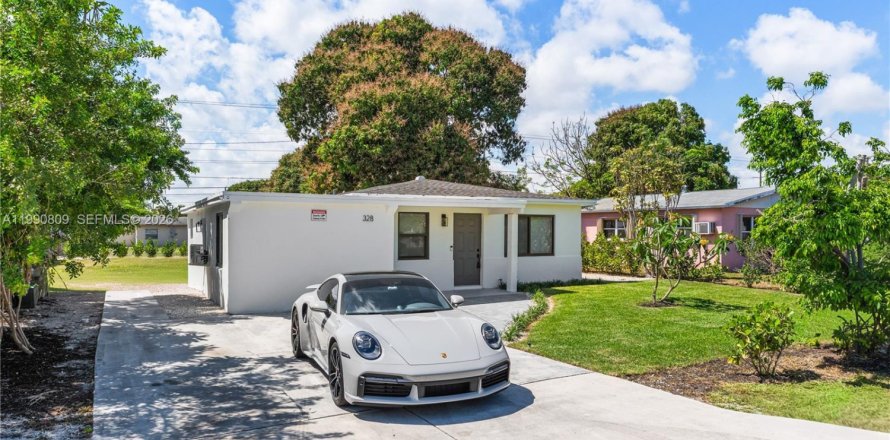 House in Delray Beach, Florida 3 bedrooms, 100.15 sq.m. № 2057393