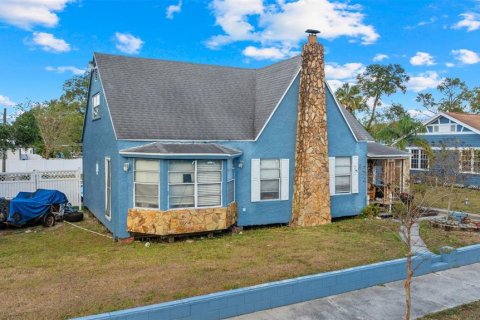 House in Tampa, Florida 4 bedrooms, 211.54 sq.m. № 1515500 - photo 3