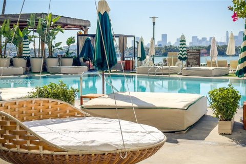 Condo in Miami Beach, Florida  № 2024046 - photo 24