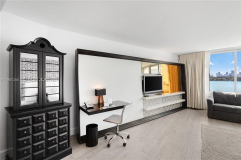 Condo in Miami Beach, Florida  № 2024046 - photo 6