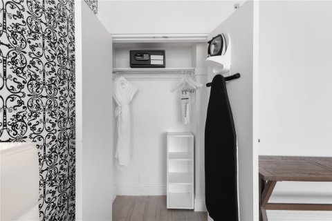 Condo in Miami Beach, Florida  № 2024046 - photo 19