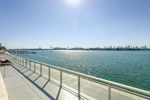 Condo in Miami Beach, Florida  № 2024046 - photo 28