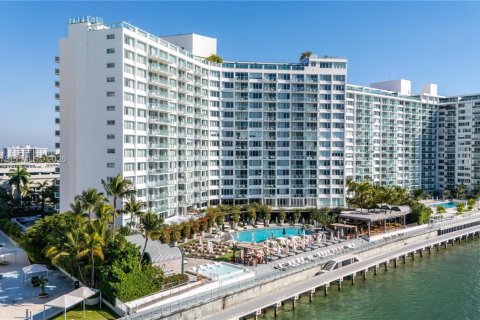 Condo in Miami Beach, Florida  № 2024046 - photo 4
