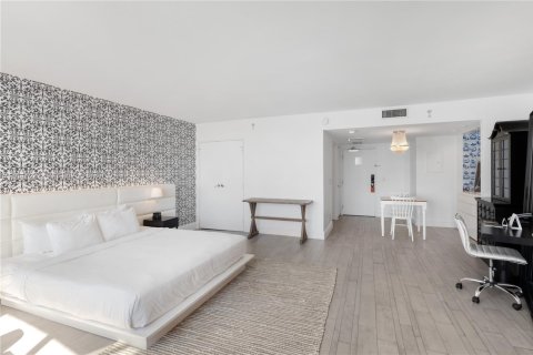 Condo in Miami Beach, Florida  № 2024046 - photo 11