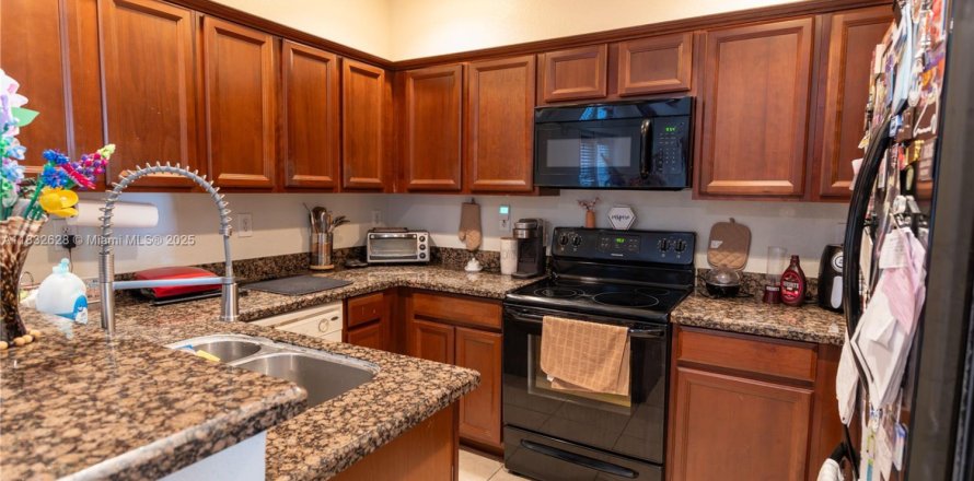 Adosado en Homestead, Florida 2 dormitorios, 130.81 m2 № 1811438