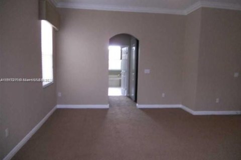 Снять в аренду виллу или дом в Мирамар, Флорида 5 спален, 295.8м2, № 1972401 - фото 7