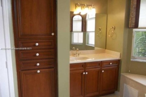 Снять в аренду виллу или дом в Мирамар, Флорида 5 спален, 295.8м2, № 1972401 - фото 11