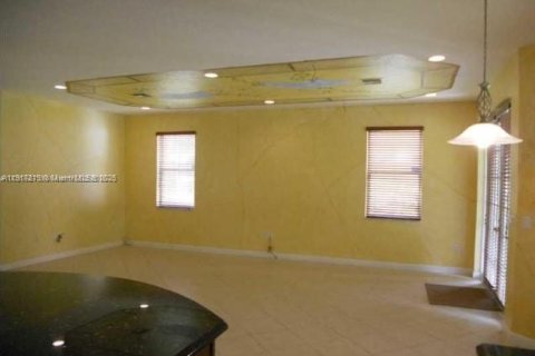 Снять в аренду виллу или дом в Мирамар, Флорида 5 спален, 295.8м2, № 1972401 - фото 5