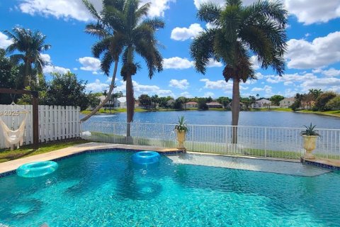 Casa en venta en Hollywood, Florida, 5 dormitorios, 269.04 m2 № 1817711 - foto 13