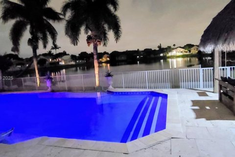 Casa en venta en Hollywood, Florida, 5 dormitorios, 269.04 m2 № 1817711 - foto 9